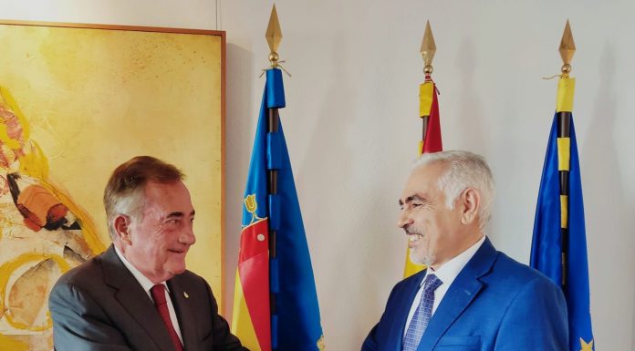 El Presidente de la Cámara se entrevista con el Embajador de Siria