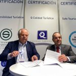 el-presidente-de-camara-de-alicante-y-el-presidente-de-icte-firmando-hoy-el-convenio