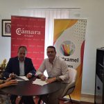 2 El presidente de la Cámara y el alcalde de Mutxamel durante la firma del convenio