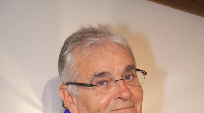 La Cambra atorga la Medalla d’Or i Brillants a l’empresari de Benidorm Enrique Ballester Chofre