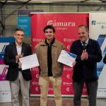 el-presidente-de-camara-carlos-bano-junto-a-representantes-municipales-y-del-sector-de-transporte-de-viajeros-y-mercancias-durante-la-entrega-de-diplomas