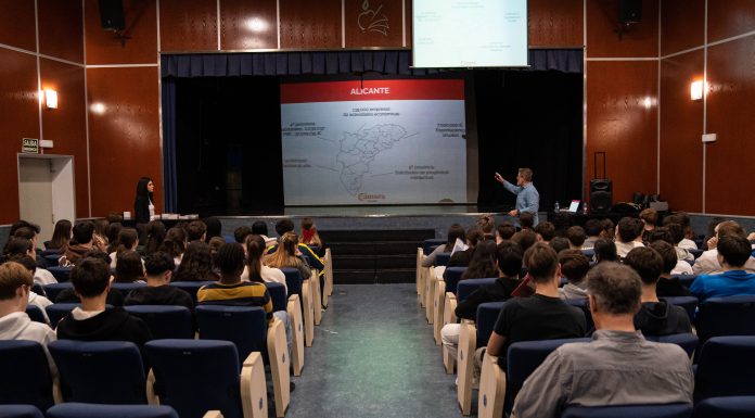 La Cámara de Alicante acerca la empresa a los estudiantes con el programa ‘La Cámara en tu aula’