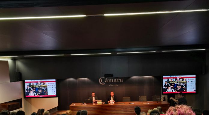 La Feria de Empleo Talento Joven reúne 20 empresas para mostrar nuevas oportunidades laborales a cerca de 150 jóvenes